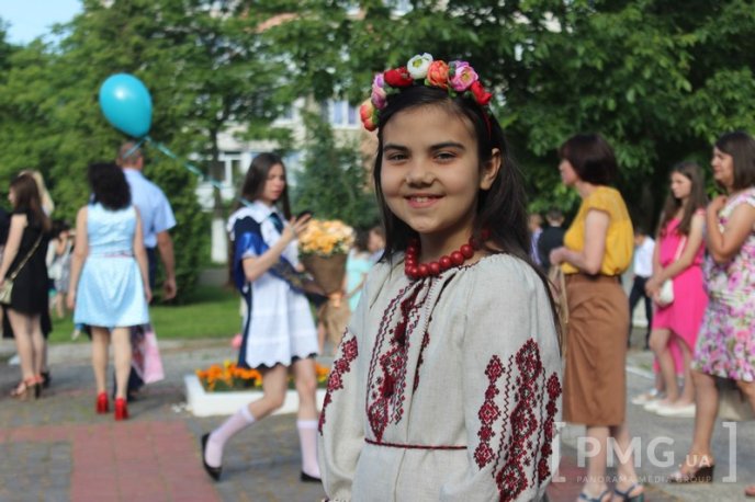 Свято останнього дзвоника відзначили у Мукачівській ЗОШ №13 – 02