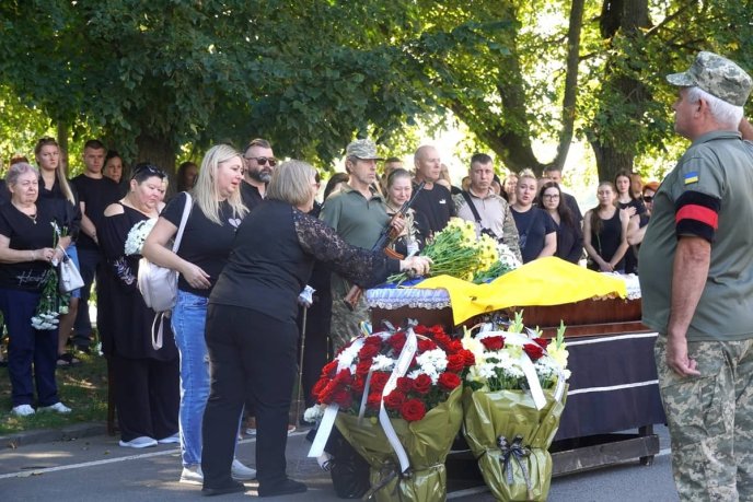 В Ужгороді попрощалися з полеглим військовим Андрієм Поганем – 01 В Ужгороді попрощалися з полеглим військовим Андрієм Поганем – 01