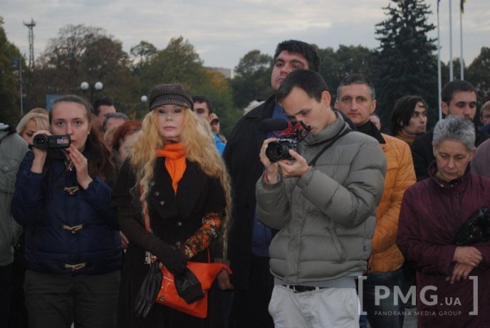 Протестувальники звернулись до Порошенка із проханням призначити перевибори в Ужгороді – 04