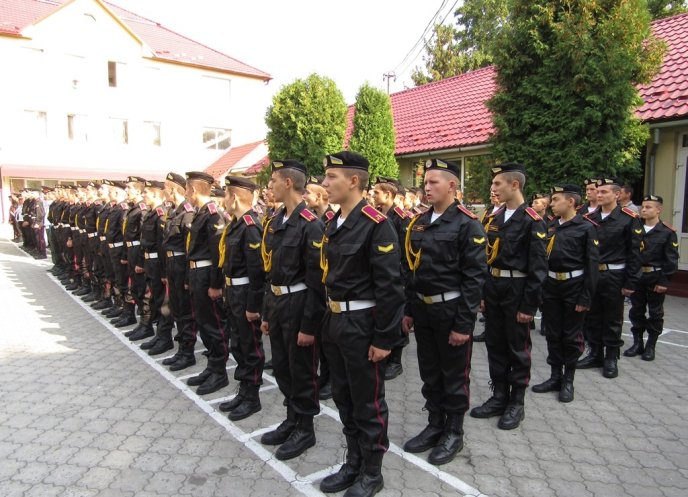 У Мукачеві військові ліцеїсти отримали перші погони – 07