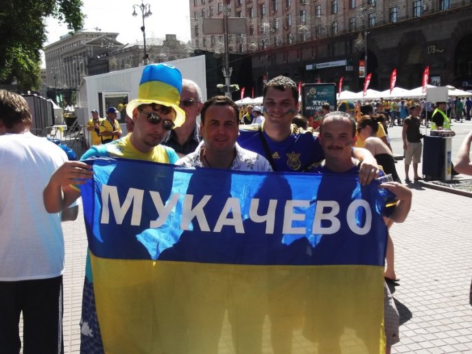Мукачівці підтримували збірну України на "Олімпійському" (ФОТОРЕПОРТАЖ)  – 07