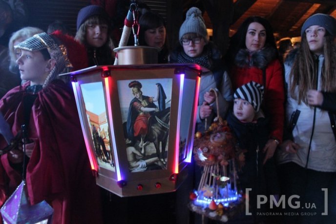 Яскраве святкування Дня святого Мартина у Мукачеві: парад ліхтариків, лицарські бої та вогняне шоу – 62 Яскраве святкування Дня святого Мартина у Мукачеві: парад ліхтариків, лицарські бої та вогняне шоу – 62