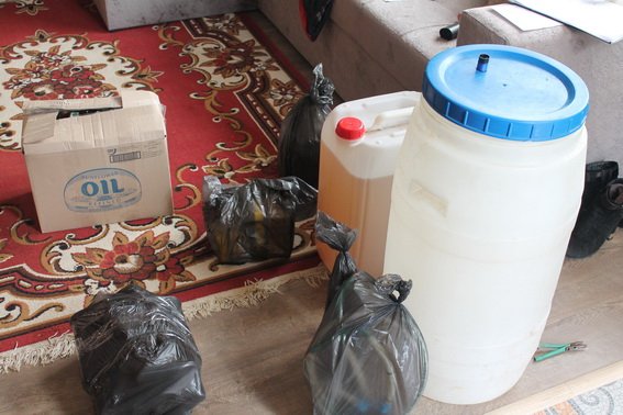 Неподалік Ужгорода поліцейські викрили підпільний цех з розливу фальсифікованого алкоголю – 05