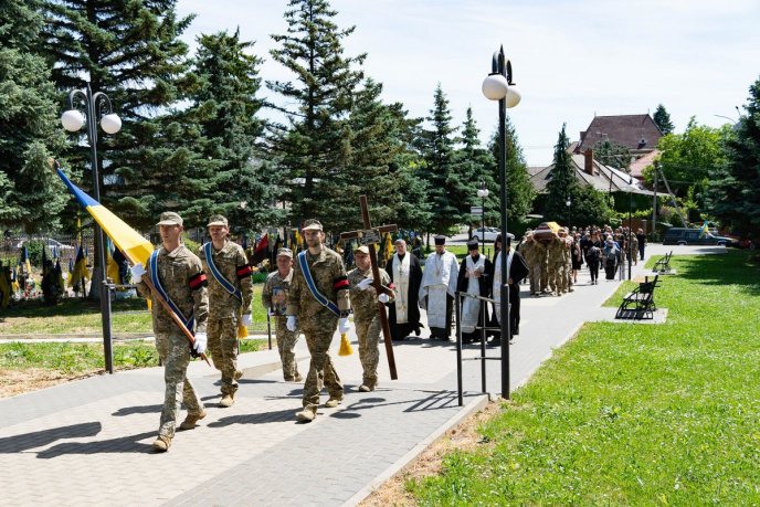 В Ужгороді поховали захисника, який поліг при виконанні бойового завдання кілька днів тому – 04