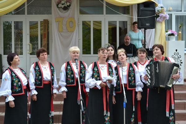 Одна зі шкіл Тячівщини відзначила 70-ліття – 09