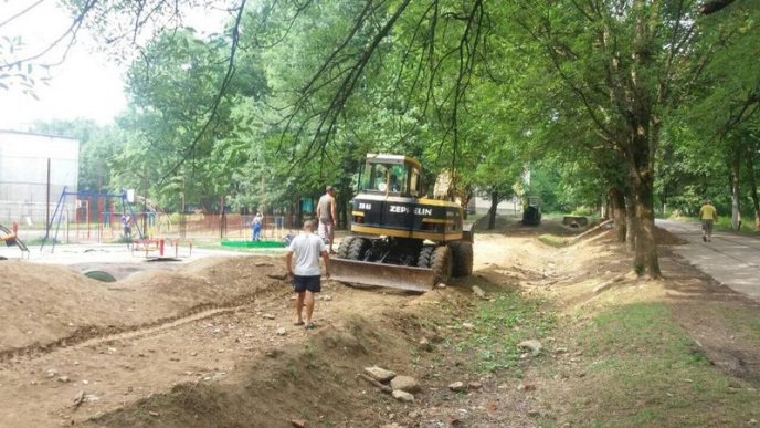 На Шипці почали облаштувати тротуари – 03