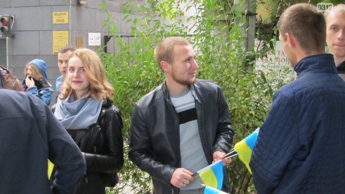 Біля консульства Угорщини в Ужгороді відбулась акція у підтримку закону "Про освіту" – 01