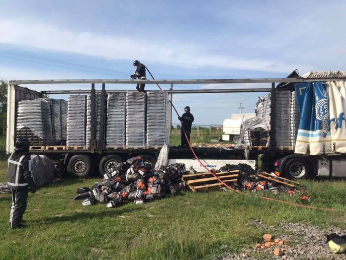 Неподалік від КПП "Тиса" сталося загорання: оприлюднено фото – 01