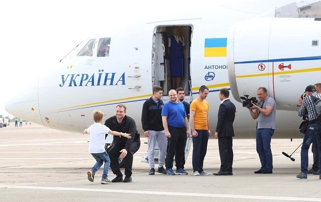 Історичні фото: як зустрічали полонених вдома – 21