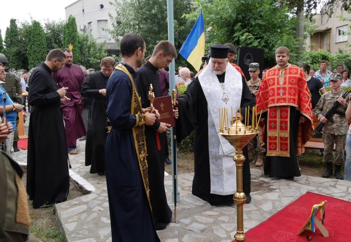 В Ужгороді відкрили меморіал пам’яті бійців АТО – 15