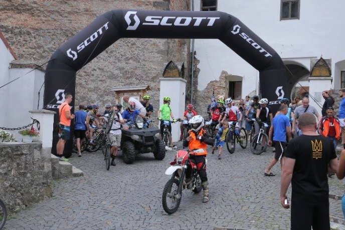 У Мукачеві стартувала велогонка «Три замки Закарпаття» – 03