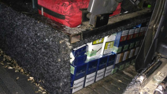 Через цигарки українець втратив на кордоні мікроавтобус – 04