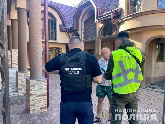 На Закарпатті діяв канал нелегальної переправи через кордон чоловіків призовного віку – 02
