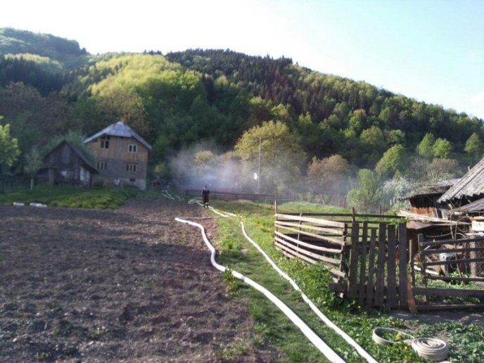 У Рахові палав будинок – 01