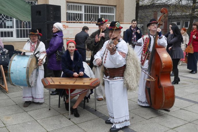 В Ужгороді відкрили фестиваль медовухи – 01