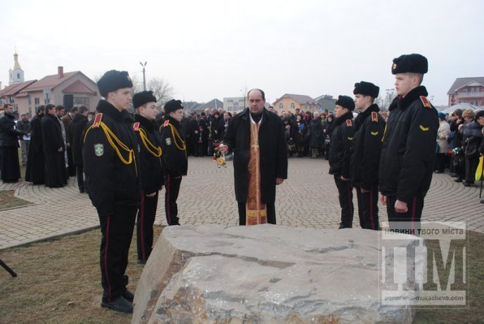 У Мукачеві вшанували річницю трагічних подій на Майдані (ФОТО) – 09