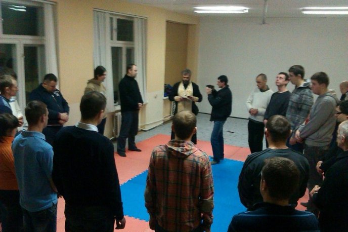Ужгородських активістів самооборони вчили захищатися в бою (ФОТО) – 09 Ужгородських активістів самооборони вчили захищатися в бою (ФОТО) – 09