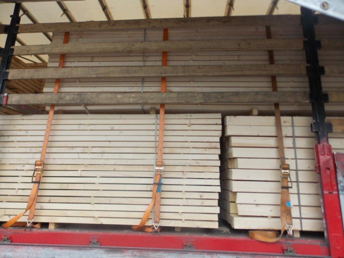 Від прикордонно-митного контролю намагались приховати незаявлену кількість пиломатеріалів – 03