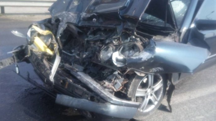 У Хусті "Мерседес" зіткнувся із бензовозом – 02