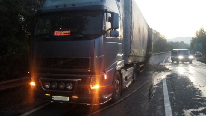 Горіла вантажівка: подробиці від рятувальників – 02