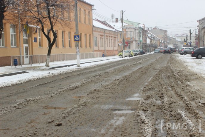 Сніговий сюрприз під кінець зими: "реакція" мукачівських комунальників містян не здивувала – 04 Сніговий сюрприз під кінець зими: "реакція" мукачівських комунальників містян не здивувала – 04