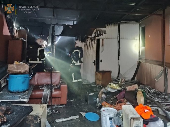 У закарпатському селі вирувала пожежа – 02