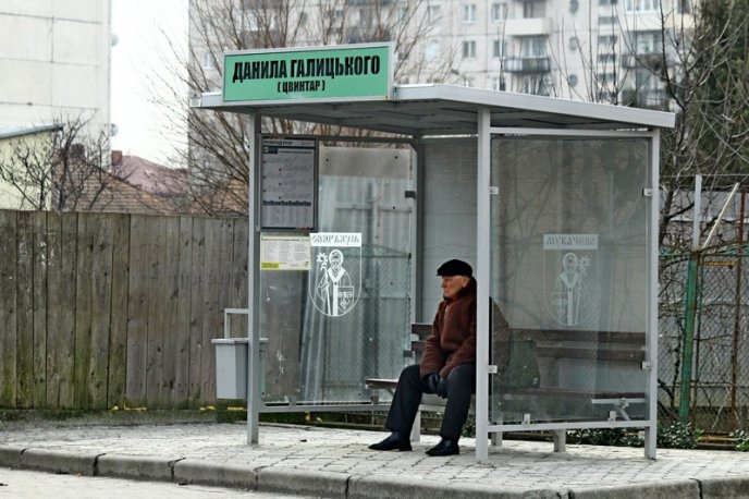 У  Мукачеві встановили 11 автобусних зупинок – 06
