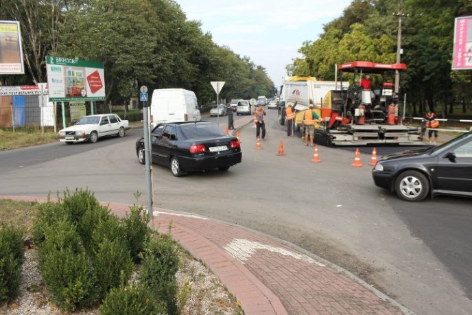 У Мукачеві ремонтують перехрестя біля "ГІДу" – 05