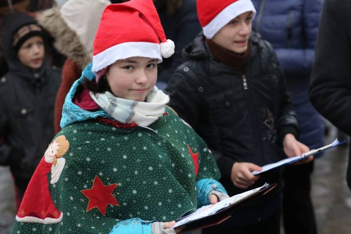 В Ужгороді "католицькі" миколайчики привітали містян зі святом – 06