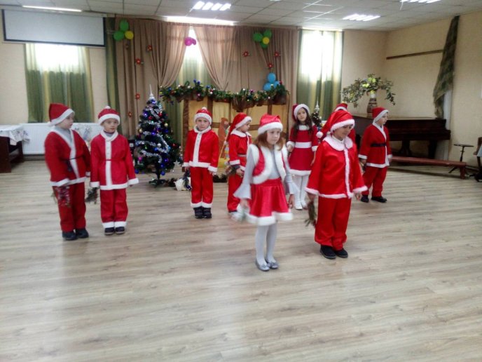 У Солотвині діти колядували українською, румунською та угорською мовами – 05