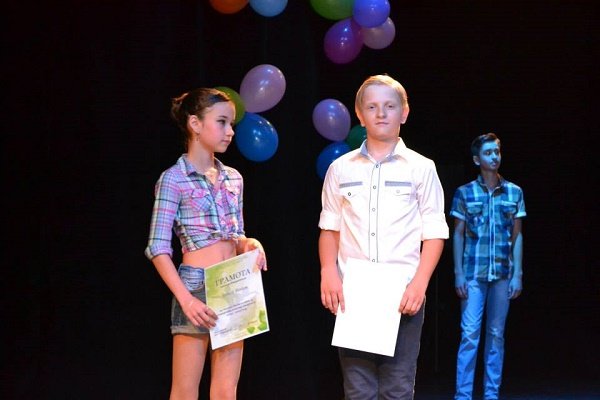 Берегівський колектив "Гармонія" показав місцевій публіці звітний концерт – 08