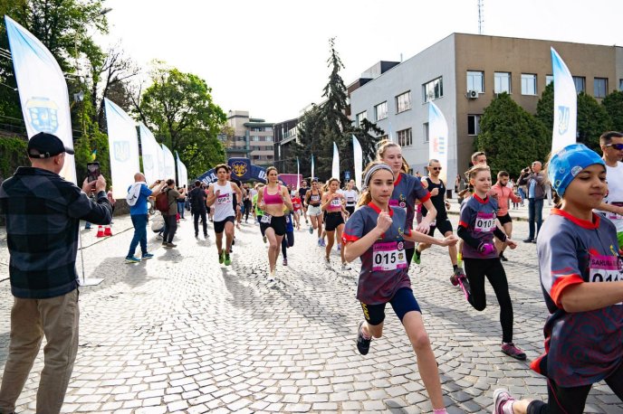 Під час забігу в Ужгороді зібрали майже 60 000 на ЗСУ – 03