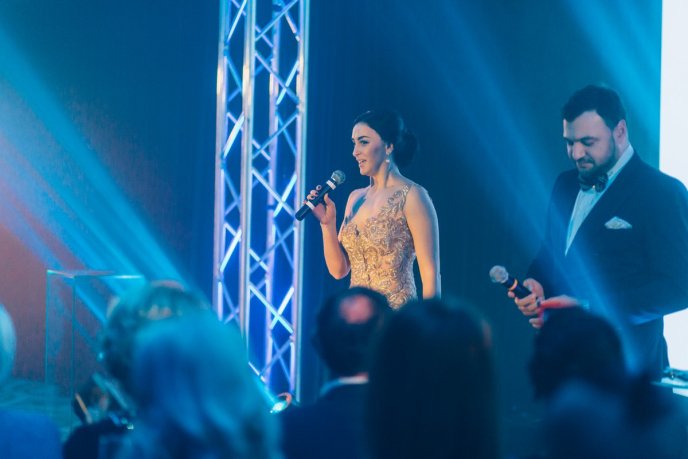 Мода заради життя: на Закарпатті відбувся ІІІ-й благодійний показ мод дизайнерки Роксолани Новак – 77