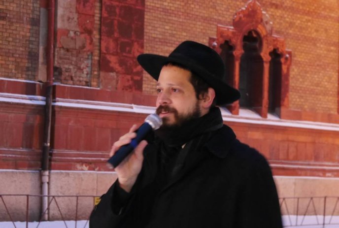 Біля колишньої ужгородської синагоги урочисто запалили ханукальну менору – 07