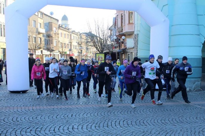 Мукачівці влаштували вулицями міста новорічний забіг – 05