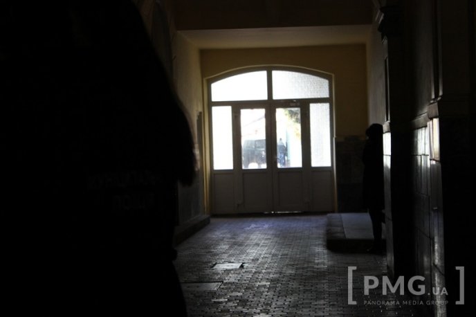 Протести у центрі Мукачева: сутички, заблокована ратуша та крики "Ганьба" в адрес мера – 32