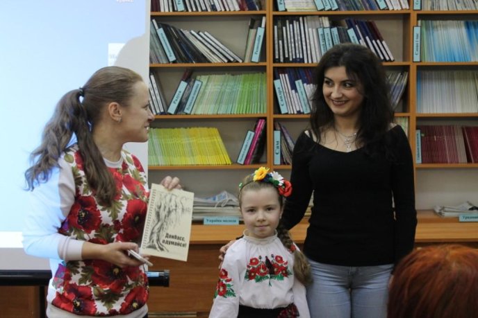 У Закарпатській обласній бібліотеці вшанували пам’ять Героїв Небесної Сотні – 02