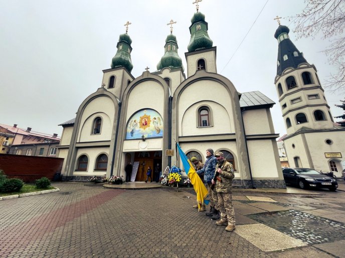 Мукачівська громада провела в останню путь полеглого військового – 01