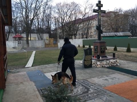 Невідомі проникли у храм і скоїли злочин – 01