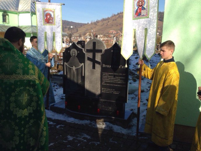 На Рахівщині освятили пам’ятник жертвам Голодоморів та політичних репресій – 03