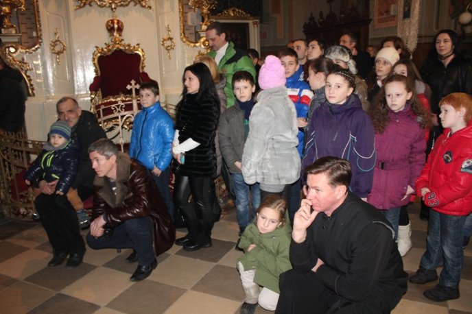 В Ужгороді відбувся перший тур фестивалю колядників – 06