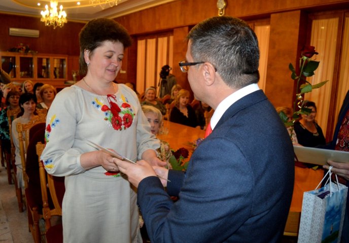 На Закарпатті вітали жінок з найбільш зворушливим святом – Днем матері – 06