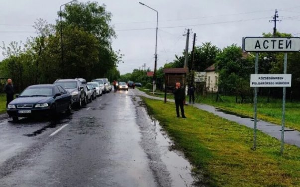 10 годин у черзі: на Закарпатті ускладнилась ситуація із перетином кордону – 03