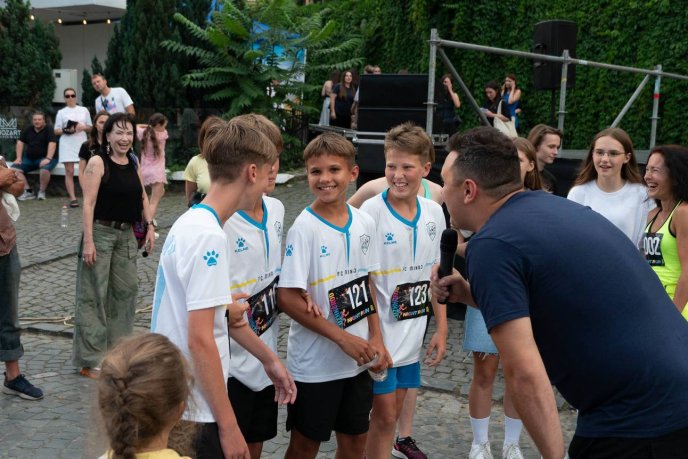 В Ужгороді під час благодійного заходу було зібрано понад 72 тисячі гривень на ЗСУ – 01