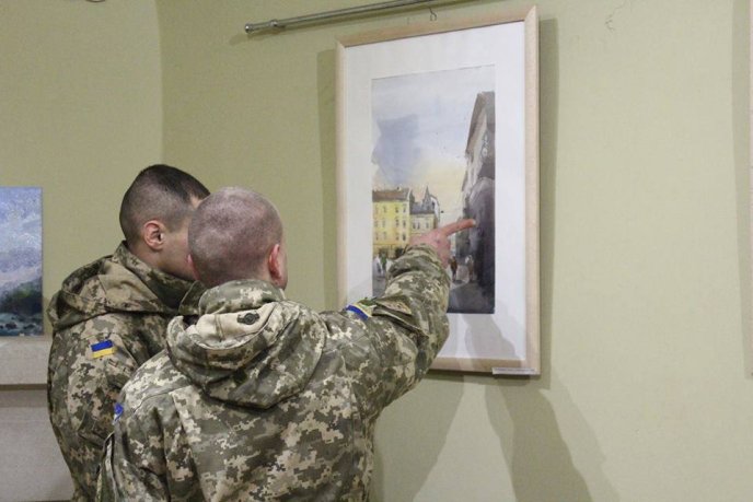 У галереї «Паланку» відкрили виставку військового художника, який малює перемогу – 03