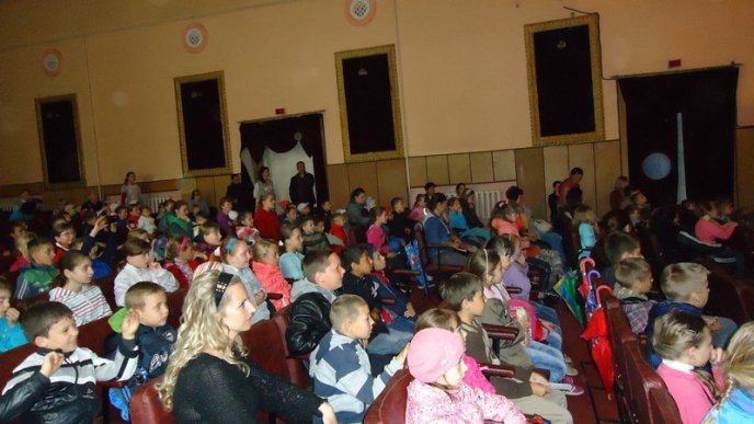 Мукачівські актори зіграли театралізовану казку для юних глядачів з Великого Бичкова – 08 Мукачівські актори зіграли театралізовану казку для юних глядачів з Великого Бичкова – 08
