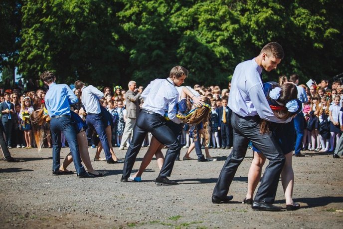 В Ужгородській ЗОШ №3 відлунав останній дзвінок (ФОТО) – 10