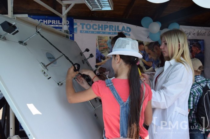 У парку "Перемоги" в Мукачеві влаштували свято для дітей – 12