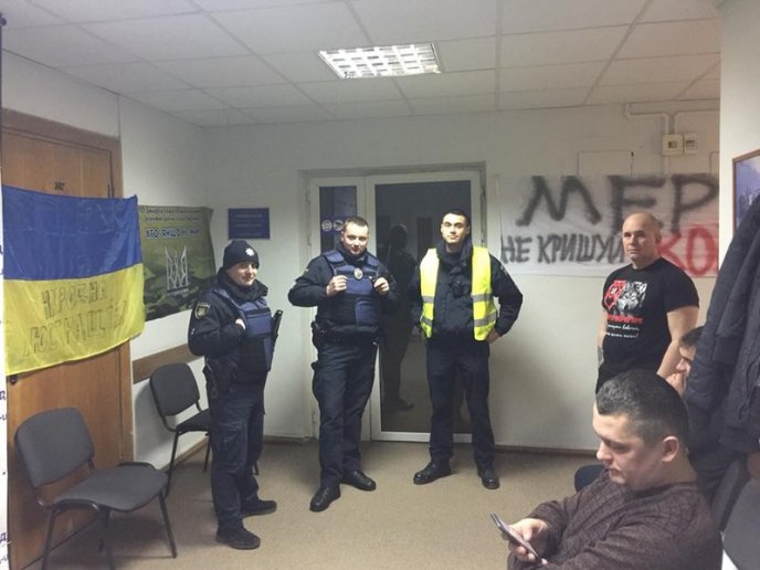 Активісти захопили приймальню мера Ужгорода – 03