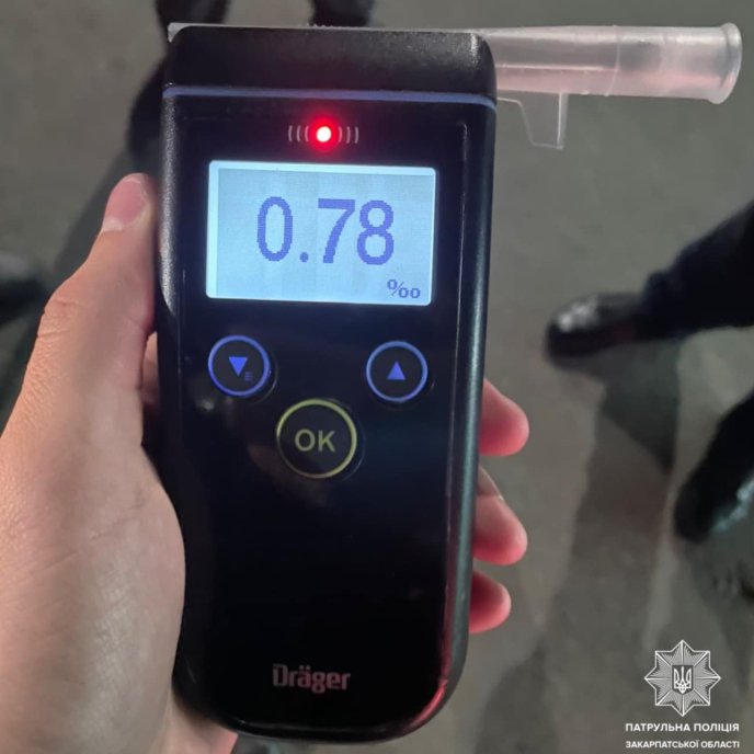 У Мукачеві зупинили небезпечного водія – 02